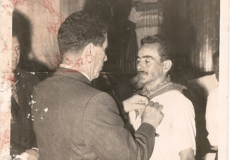 Condecoracion Grupo Pañuelo Rojo